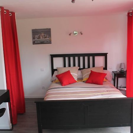Le Champ De La Ferme Bed and Breakfast Saint-Gervais en-Belin Eksteriør billede