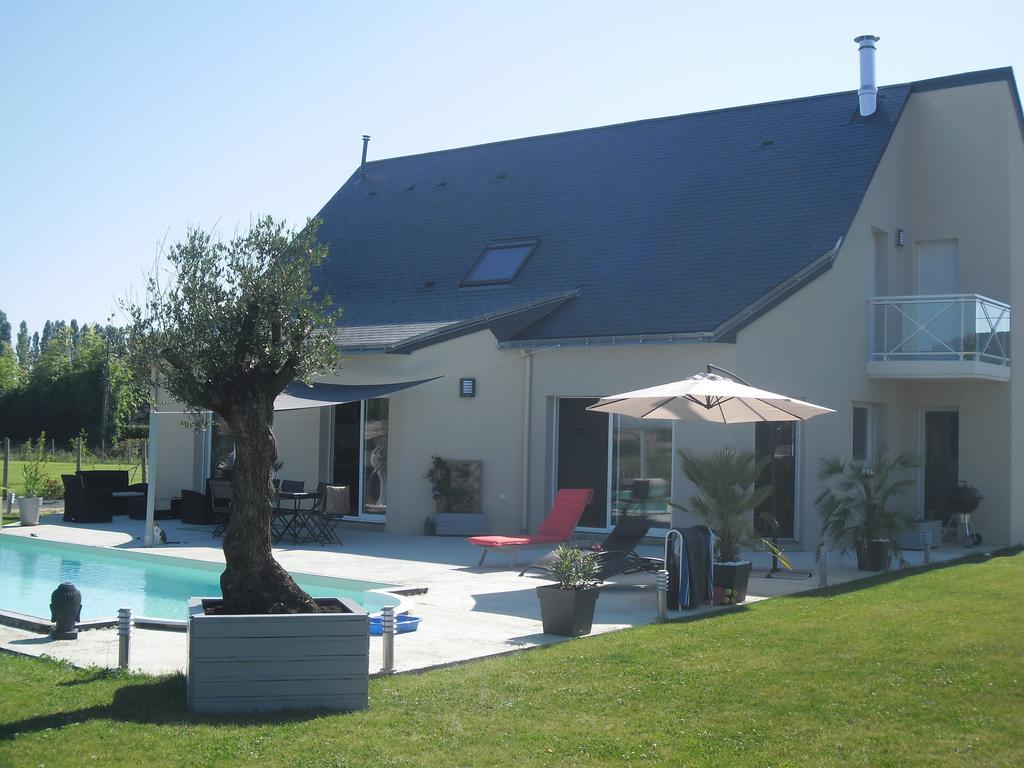 Le Champ De La Ferme Bed and Breakfast Saint-Gervais en-Belin Værelse billede