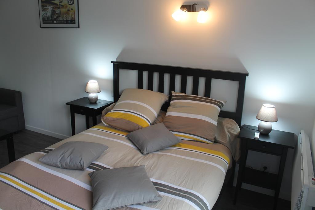 Le Champ De La Ferme Bed and Breakfast Saint-Gervais en-Belin Eksteriør billede