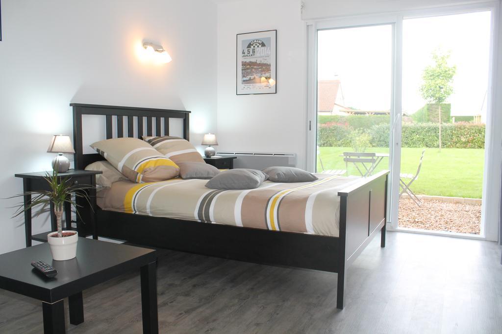 Le Champ De La Ferme Bed and Breakfast Saint-Gervais en-Belin Eksteriør billede