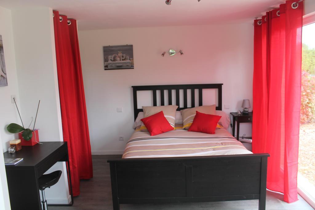 Le Champ De La Ferme Bed and Breakfast Saint-Gervais en-Belin Eksteriør billede